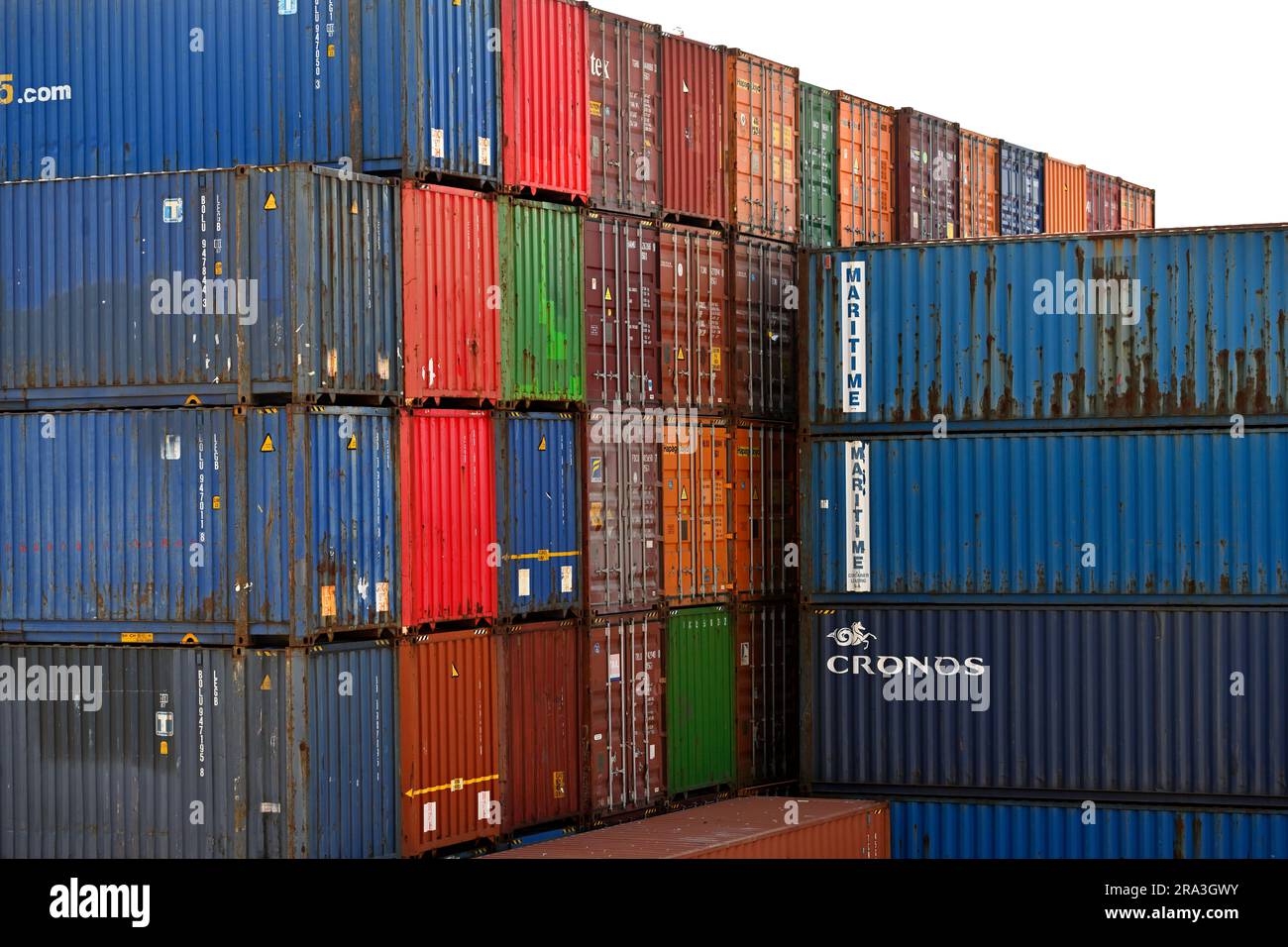 Container impilati, porto di Leixoes, Matosinhos, Porto, Portogallo Foto Stock