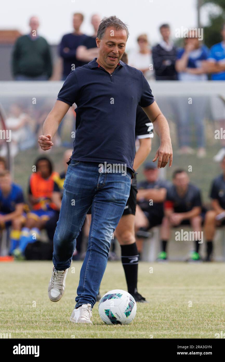 Merelbeke, Belgio. 30 giugno 2023. Aperto Egbert Lachaert di VLD nella foto durante una partita di calcio amichevole tra KFC Merelbeke e KAA Gent, venerdì 30 giugno 2023 a Merelbeke, in preparazione della prossima stagione 2023-2024. BELGA PHOTO KURT DESPLENTER Credit: Belga News Agency/Alamy Live News Foto Stock