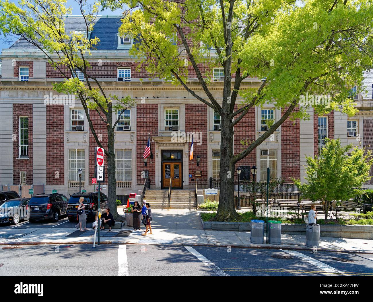 La Staten Island Borough Hall è stata costruita nel 1906 su una collina che domina il porto di NY. Carrère & Hastings ha progettato il punto di riferimento della rinascita rinascimentale francese. Foto Stock