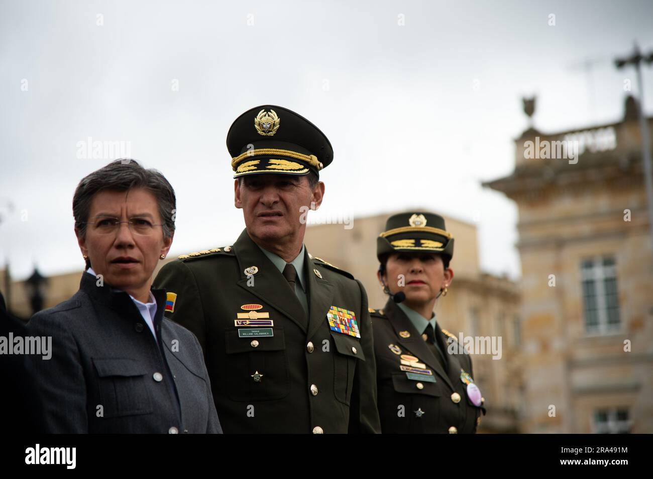 Bogotà, Colombia. 30 giugno 2023. (Da sinistra a destra) il sindaco di Bogotà Claudia Lopez, il direttore della polizia colombiano William Rene Salamanca e il comandante della polizia di Bogotà il generale di brigata Sandra Patricia Hernandez durante la cerimonia di assunzione del comando del generale di brigata della polizia colombiana Sandra Patricia Hernandez, a Bogotà, Colombia, il 30 giugno 2023. Foto di: Chepa Beltran/Long Visual Press Credit: Long Visual Press/Alamy Live News Foto Stock