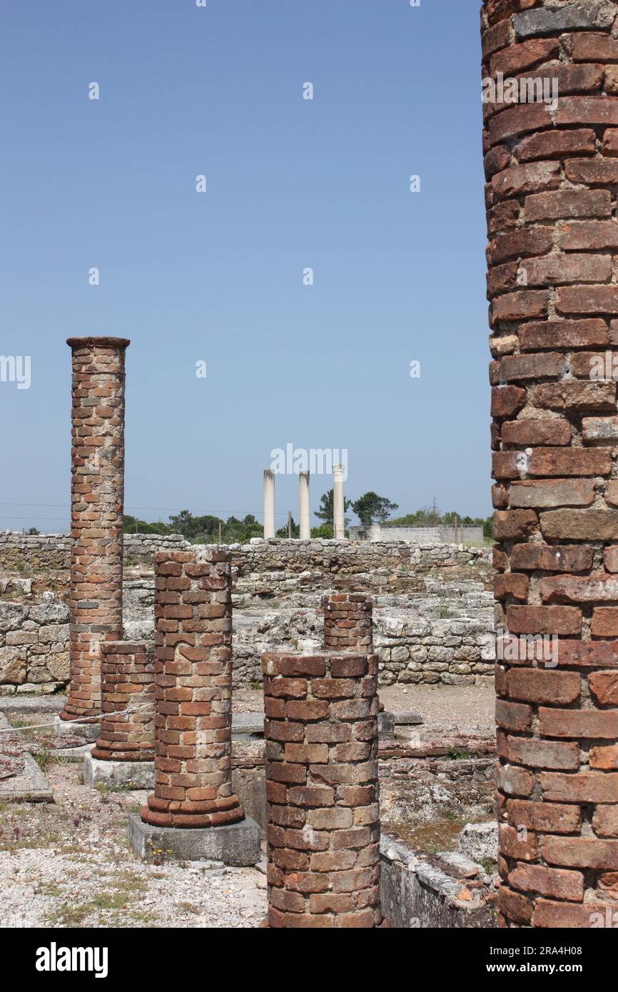 Colonne in mattoni ricostruite nella casa attribuite a Cantaber a Conimbriga, Portogallo Foto Stock