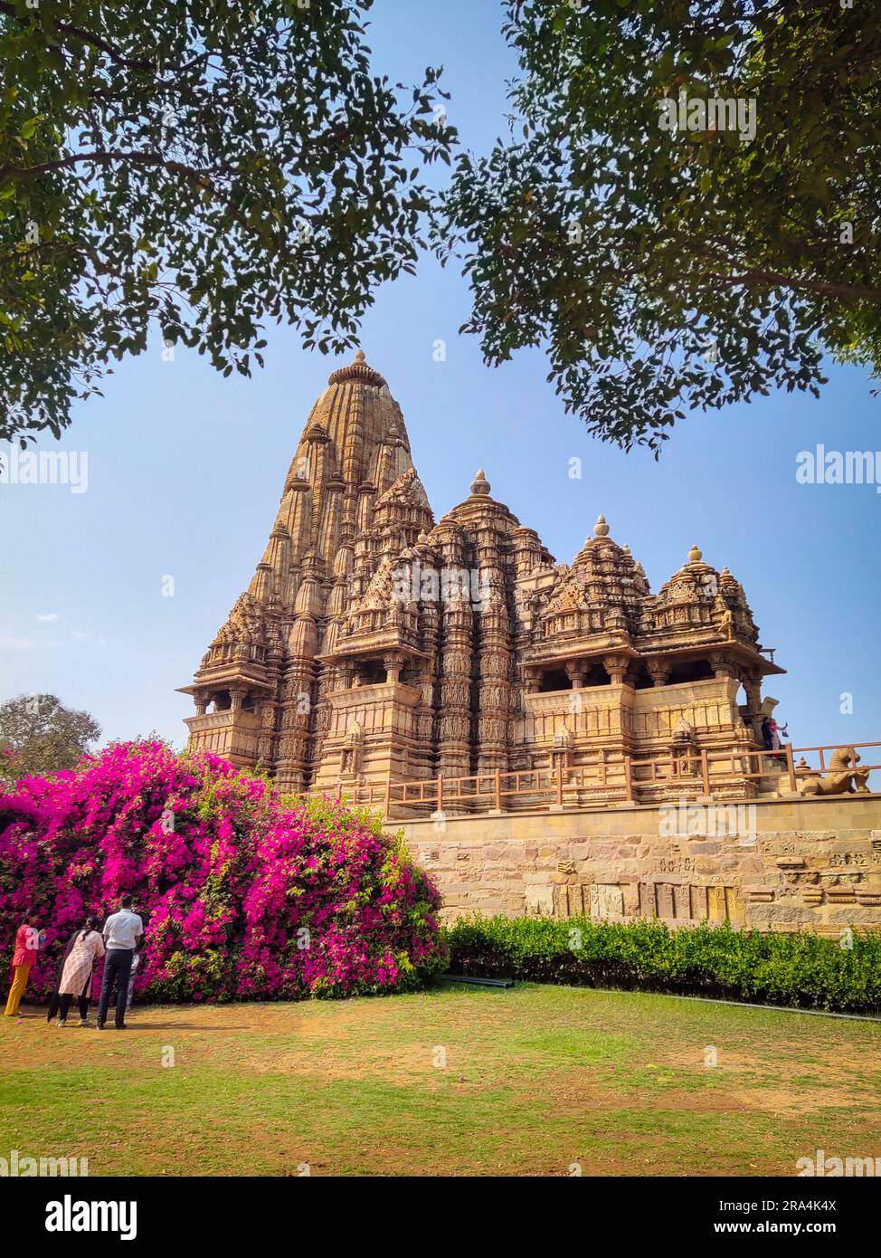 KHAJURAHO, MADHYA PRADESH, INDIA - 31 MAGGIO 2023: Tempio Kandariya Mahadeva, dedicato a Shiva, Khajuraho, Madhya Pradesh, India. Foto Stock