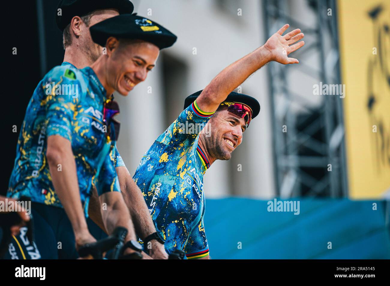 Bilbao, Spagna. 29 giugno 2023. Foto di Alex Whitehead/SWpix.com - 29/06/2023 - Ciclismo - 2023 Tour de France - Grand partenza: Team Presentation - Guggenheim Museum, Bilbao, Paesi Baschi - Mark Cavendish di Astana Qazaqstan Team Credit: SWpix/Alamy Live News Foto Stock