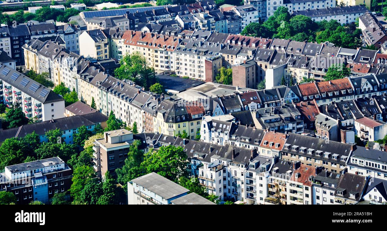 Vista aerea di un'area residenziale nel centro di Dusseldorf, Germania Foto Stock