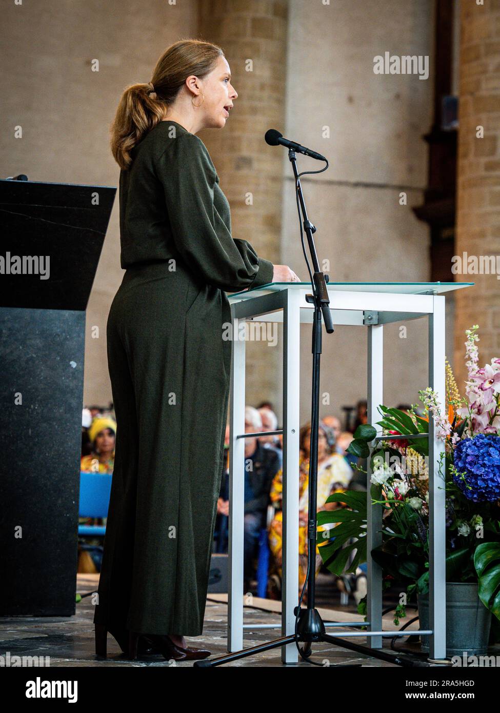 MIDDELBURG - il ministro Carola Schouten durante il suo discorso alla celebrazione e commemorazione di Keti Koti nella provincia della Zelanda, dove il Commissario del re Han Polman e il sindaco di Middelburg Harald Bergmann si scusano per il passato della schiavitù. Quest'anno ricorre il 150° anniversario della fine della schiavitù sotto il dominio olandese. ANP TOBIAS KLEUVER netherlands Out - belgium Out Foto Stock