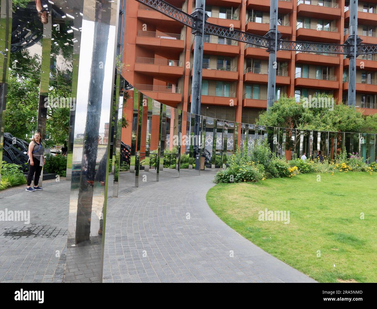 Londra, Regno Unito - giugno 2023 : complesso di appartamenti Gasholders accanto al Regents Canal. Foto Stock