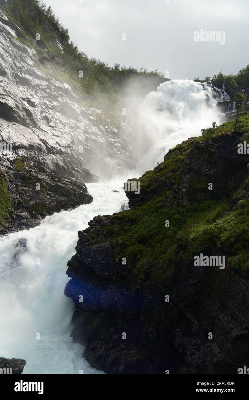 Cascata di Kjosfossen in estate Foto Stock