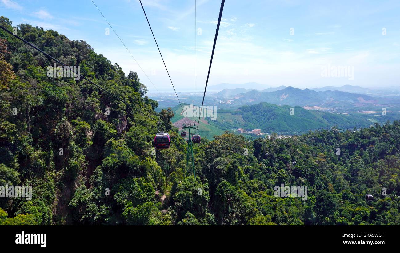 Vista aerea di colline e paesaggi a da Nang, Vietnam Foto Stock