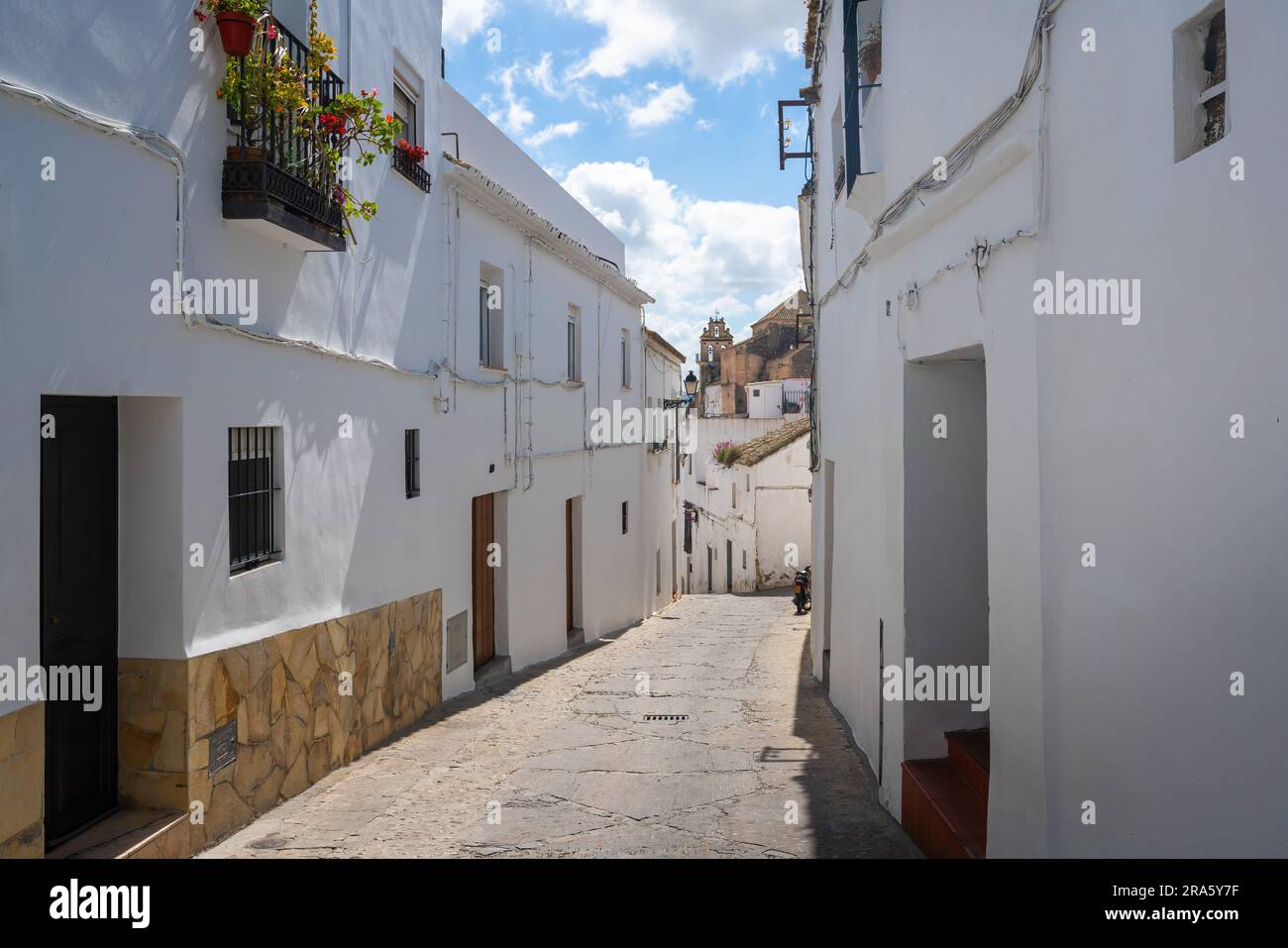 Strade con case bianche - Arcos de la Frontera, Cadice, Spagna Foto Stock
