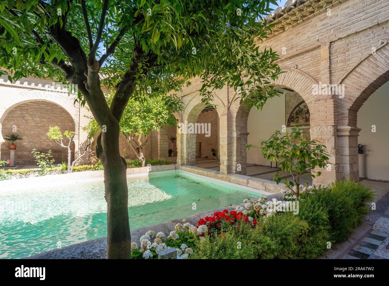 Cortile della chiesa di la Magdalena - ex cortile delle abluzioni della moschea - Jaen, Spagna Foto Stock