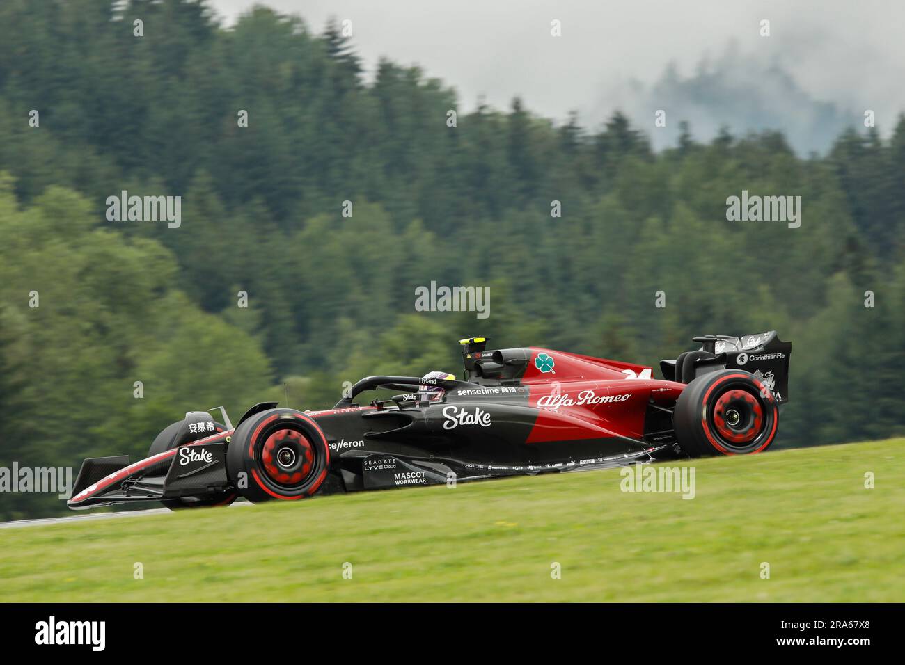 Spielberg, Austria. 1 luglio 2023. Formula 1 Rolex Gran Premio d'Austria al Red Bull Ring, Austria. Nella foto: N. 24 Zhou Guanyu (CHN) del team Alfa Romeo F1 in Alfa Romeo C43 durante lo Sprint Shootout © Piotr Zajac/Alamy Live News Foto Stock