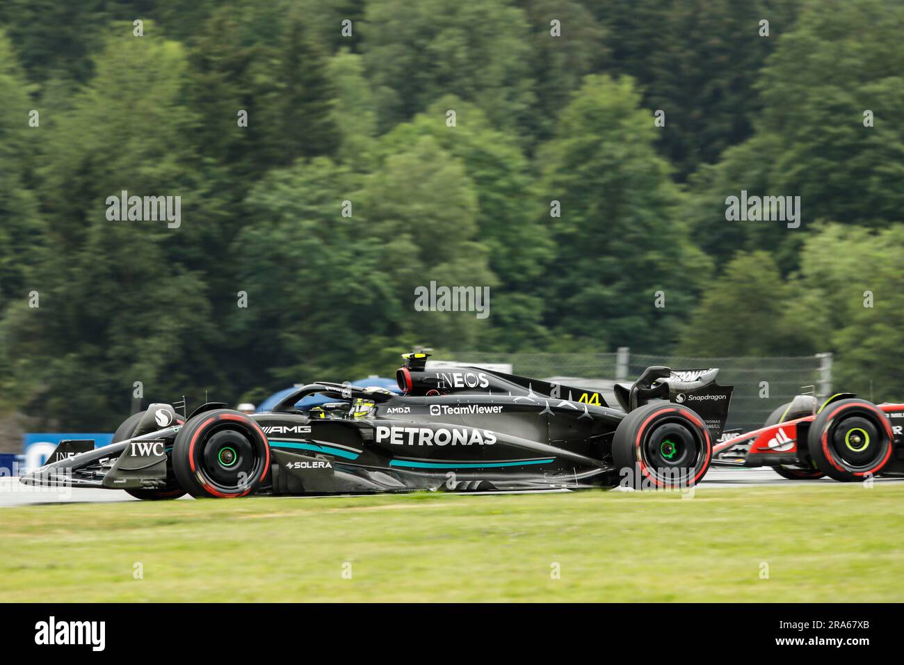 Spielberg, Austria. 1 luglio 2023. Formula 1 Rolex Gran Premio d'Austria al Red Bull Ring, Austria. Nella foto: N. 44 Lewis Hamilton (GBR) del team Mercedes AMG PETRONAS F1 in Mercedes W14 durante lo Sprint Shootout © Piotr Zajac/Alamy Live News Foto Stock