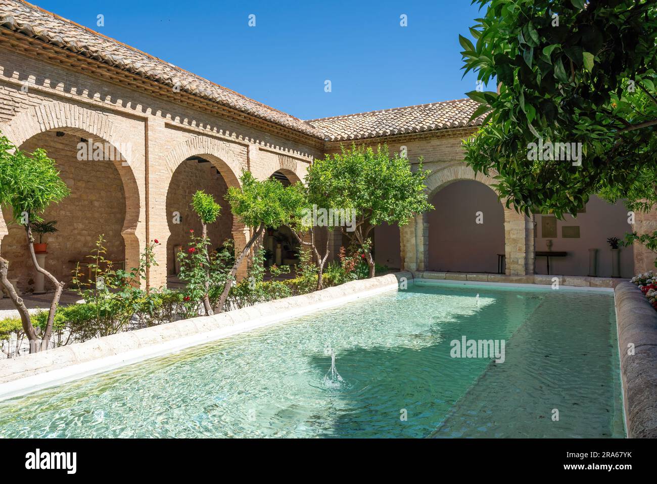 Cortile della chiesa di la Magdalena - ex cortile delle abluzioni della moschea - Jaen, Spagna Foto Stock