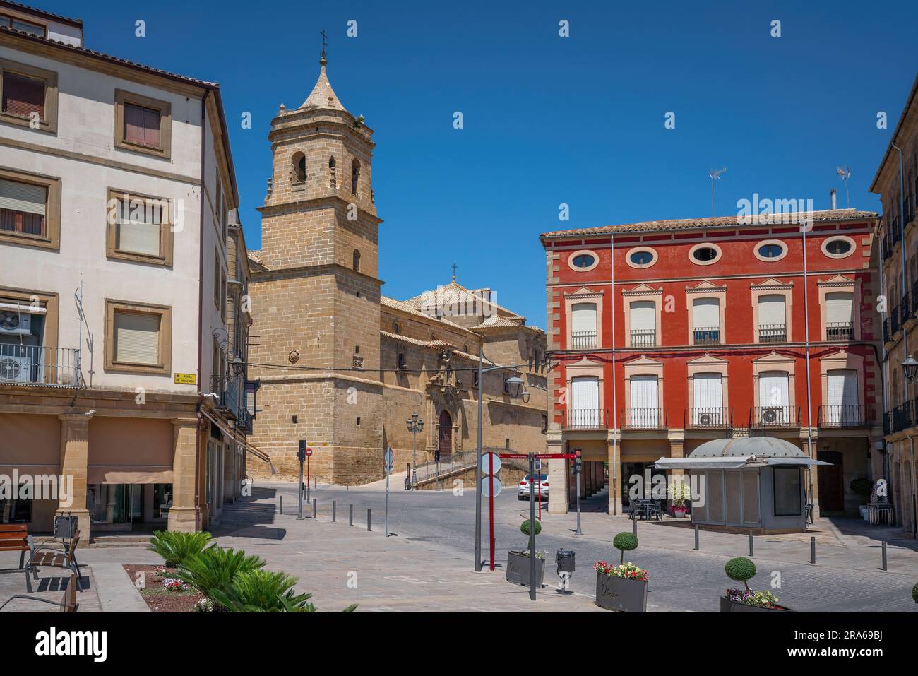 Trinity Church e Plaza Andalucia Square - Ubeda, Jaen, Spagna Foto Stock