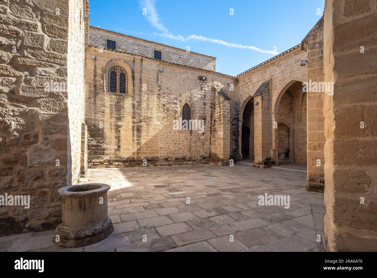 Chiostri della Basilica de Santa Maria de los Reales Alcazares - Ubeda, Jaen, Spagna Foto Stock