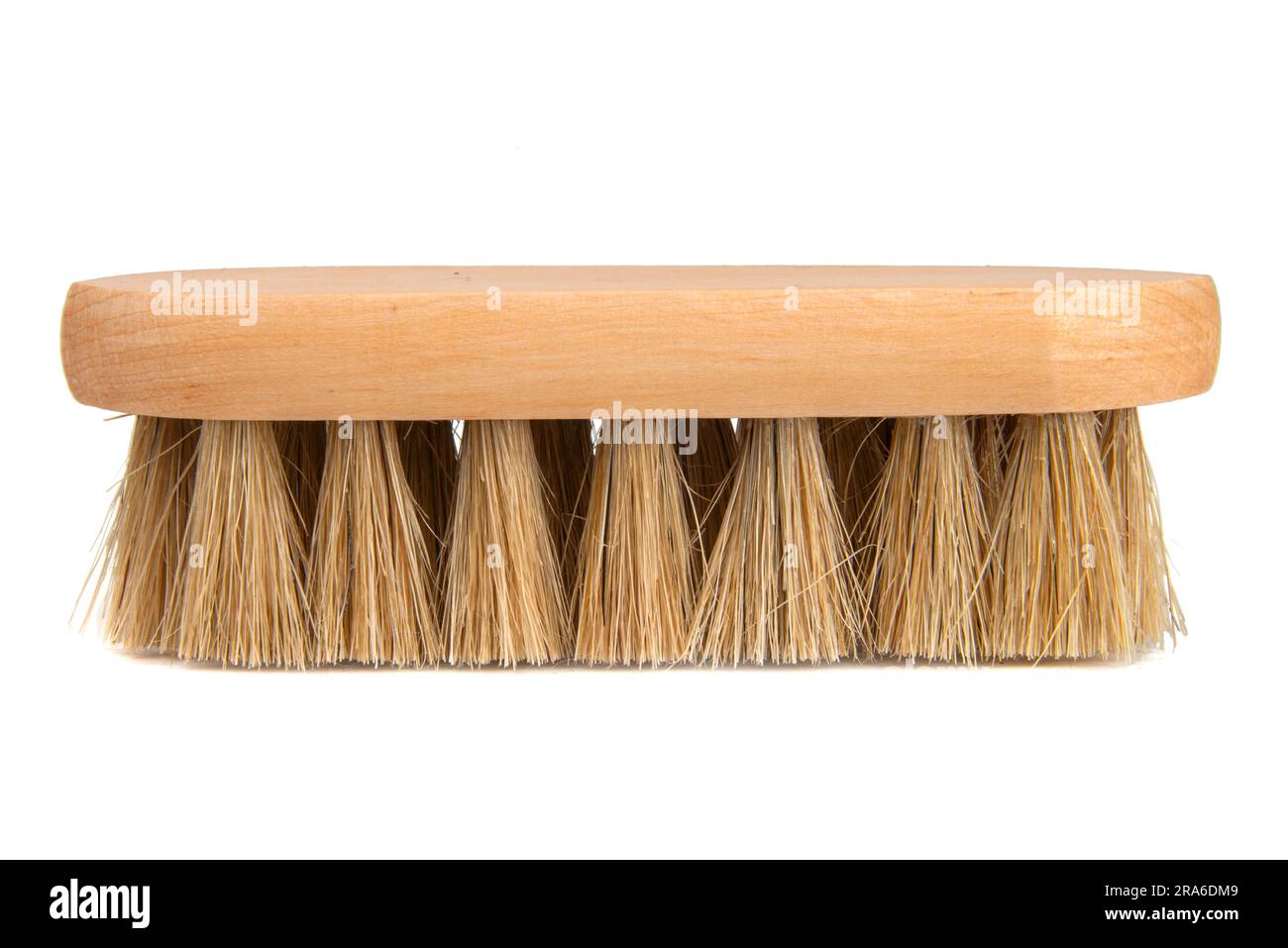 spazzola di lavaggio in legno isolata su sfondo bianco Foto Stock