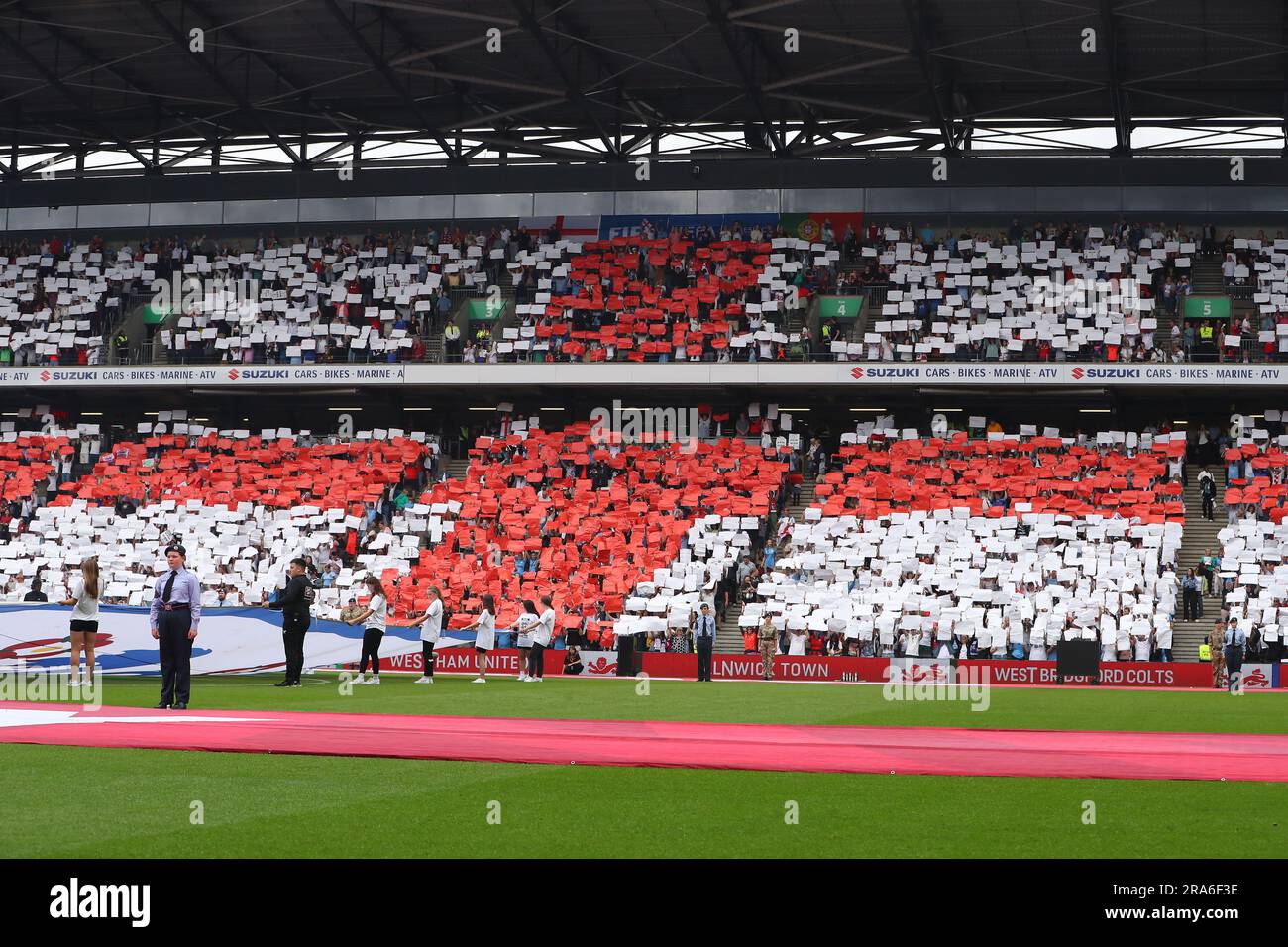 Stadium MK, Milton Keynes, Regno Unito. 1 luglio 2023. Women's International Football Friendly, Inghilterra contro Portogallo; Visualizza durante la cerimonia pre-partita credito: Action Plus Sports/Alamy Live News Foto Stock