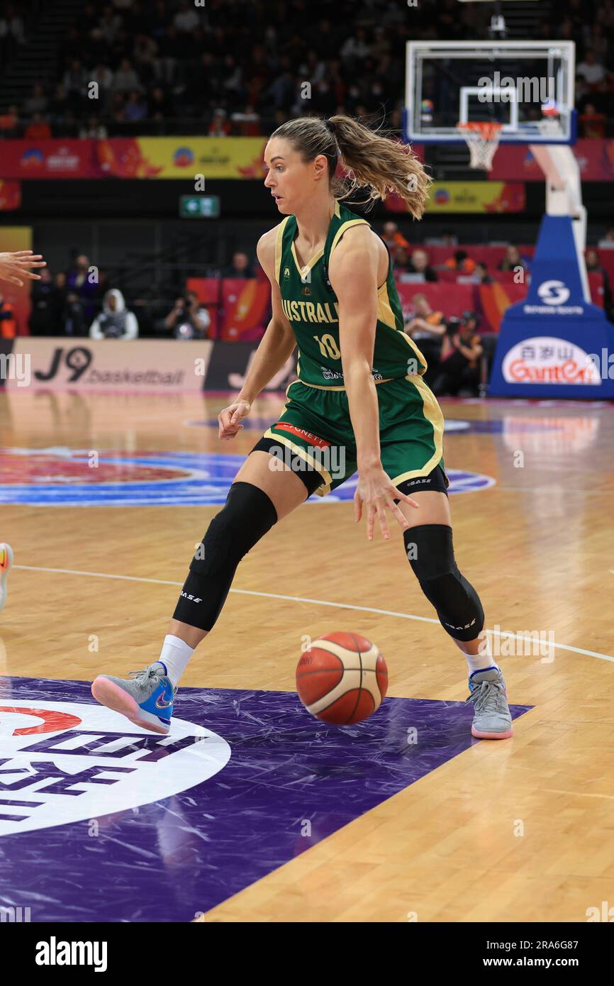 1 luglio 2023; The Quaycenter, Sydney Olympic Park, Sydney, NSW, Australia: FIBA Womens Asia Cup 2023, Australia contro Cina; Alice Kunek dell'Australia dribbling la palla Foto Stock