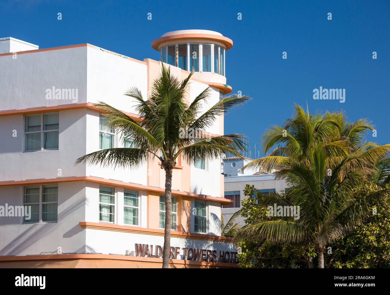 Miami Beach, Florida, USA. Facciata colorata del Waldorf Towers Hotel, Ocean Drive, Miami Beach Architectural District, South Beach. Foto Stock