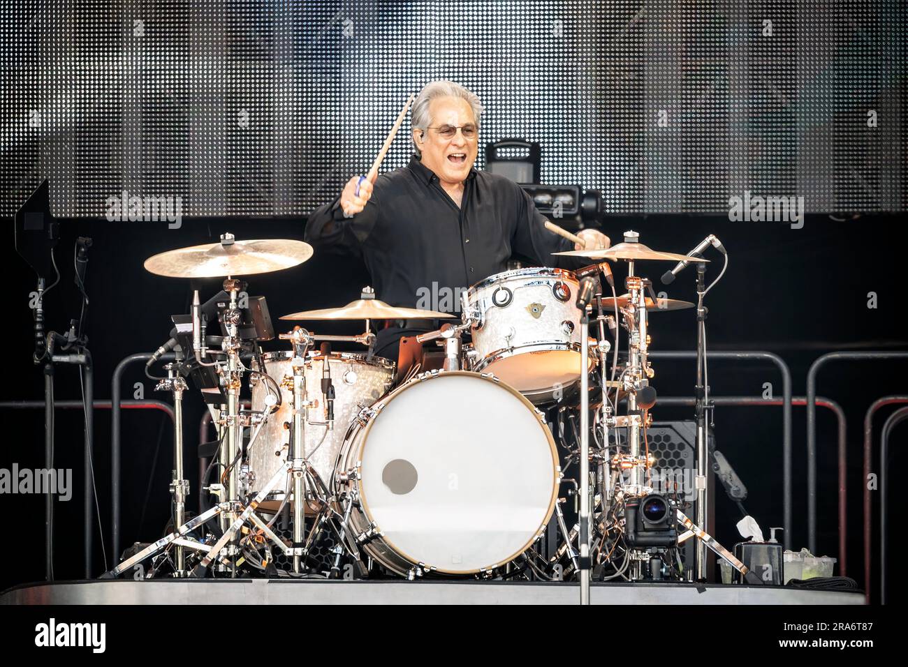 Oslo, Norvegia. 30 giugno 2023. Il batterista Max Weinberg si esibisce dal vivo con il cantante americano Bruce Springsteen al Voldslokka di Oslo. (Foto: Gonzales Photo/Alamy Live News Foto Stock