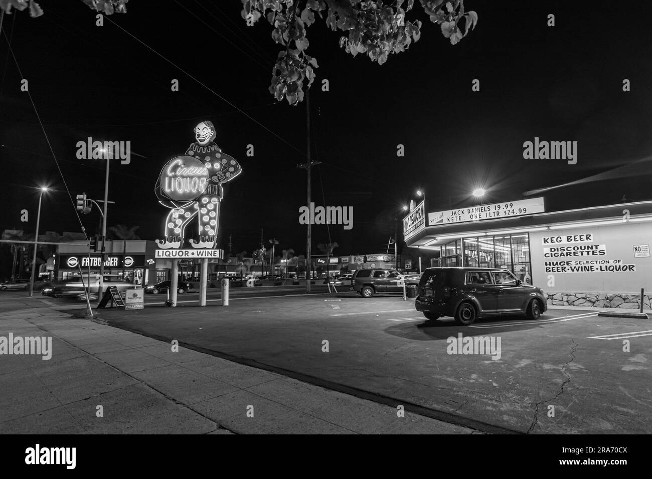 A N. Hollywood, California, l'insegna al neon clown del Circus Liquor è apparsa in molti spettacoli televisivi e film. Foto Stock