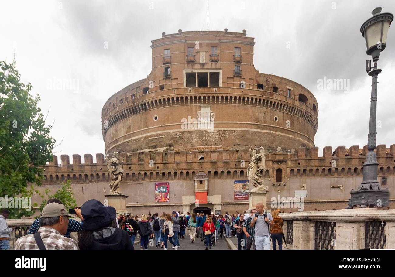 Castel Sant'Angelo in una giornata di sole, Castel Sant'Angelo a Roma, Italia, 10 maggio 2023 Foto Stock