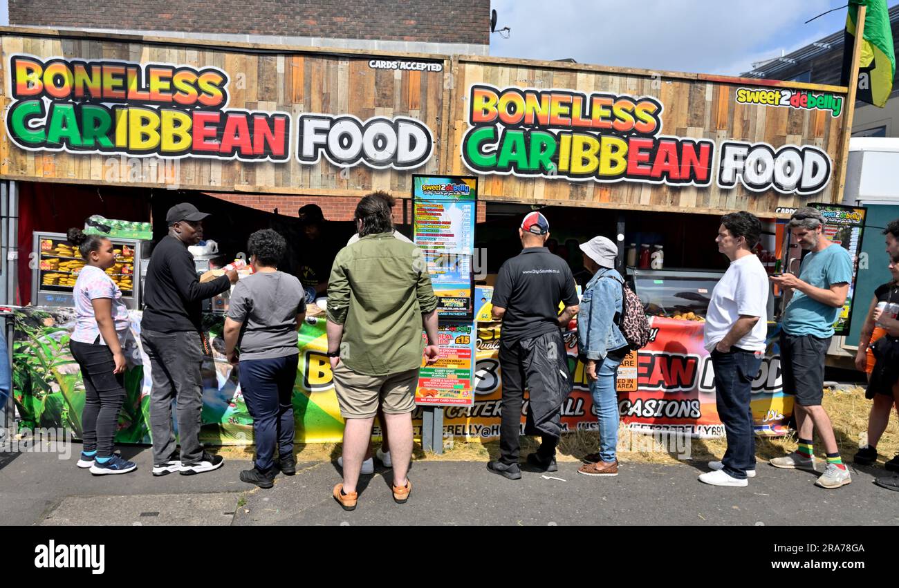 St Paul's Caribbean Carnival 2023, Bristol, Inghilterra, Regno Unito, 1 luglio 2023. St Pauls, Bristol. Bancarelle di cibo al carnevale Foto Stock