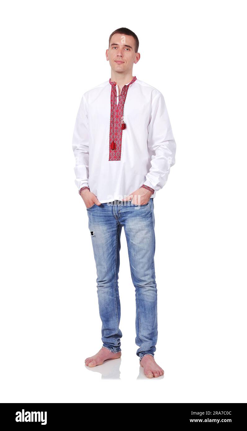 Uomo in camicia ricamata Ucraina su sfondo bianco Foto Stock