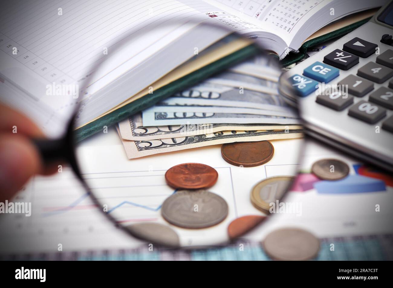 studio del cent con lente d'ingrandimento Foto Stock