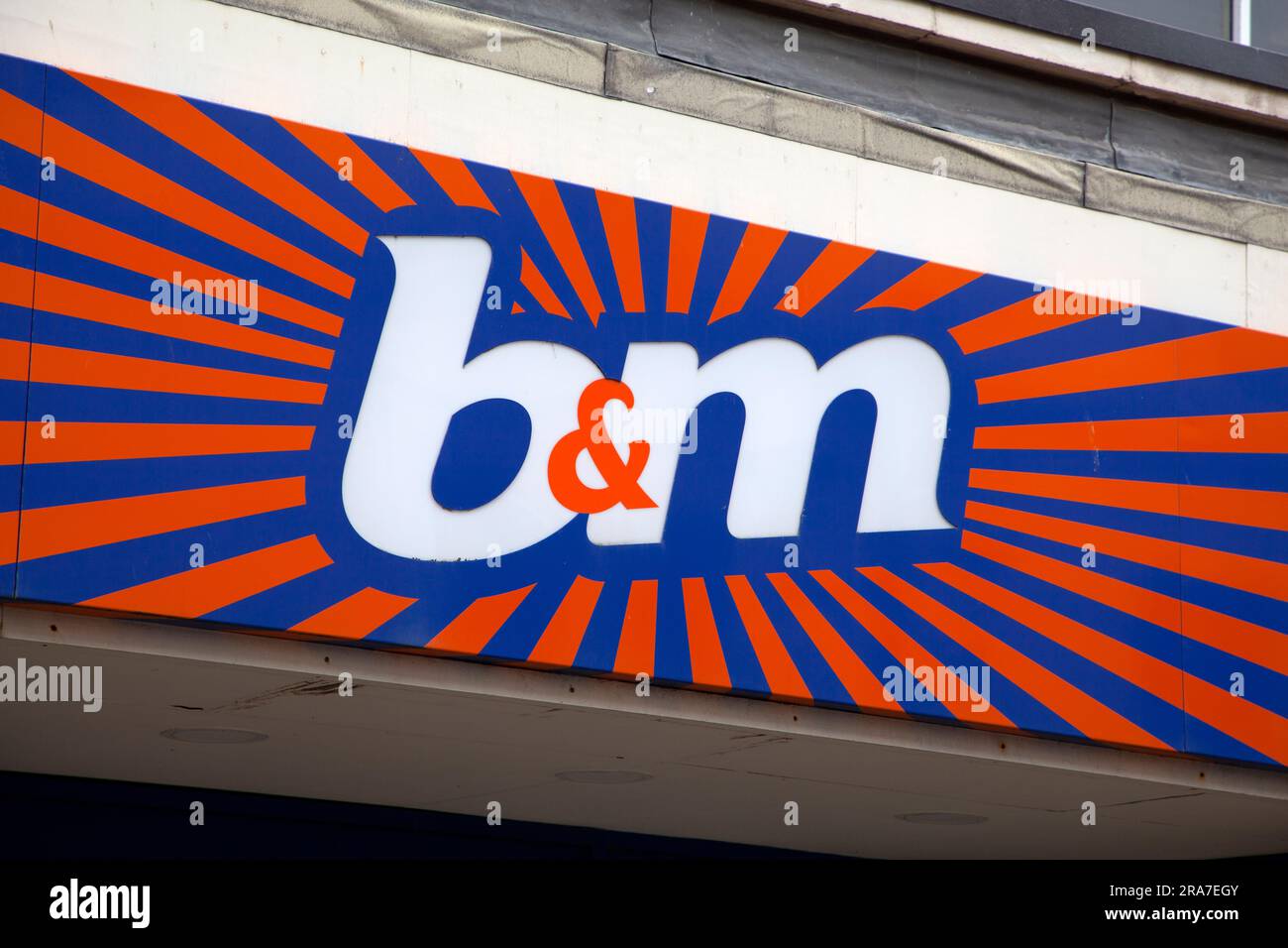 Cartello B&M su un negozio a Weston Super Mare Foto Stock