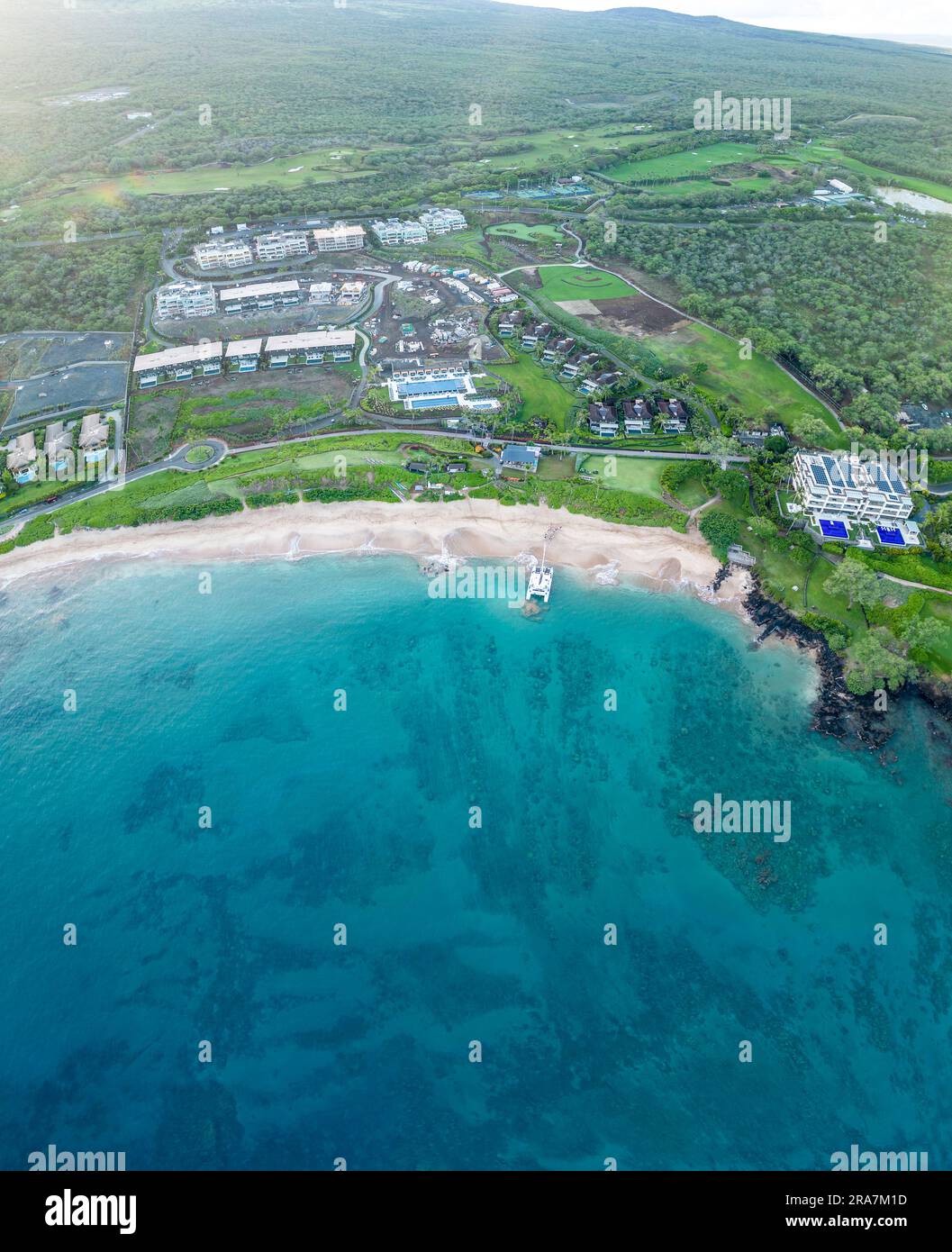 Una vista aerea di prima mattina della spiaggia di Maluaka nell'area di Makena a Maui, Hawaii. Foto Stock