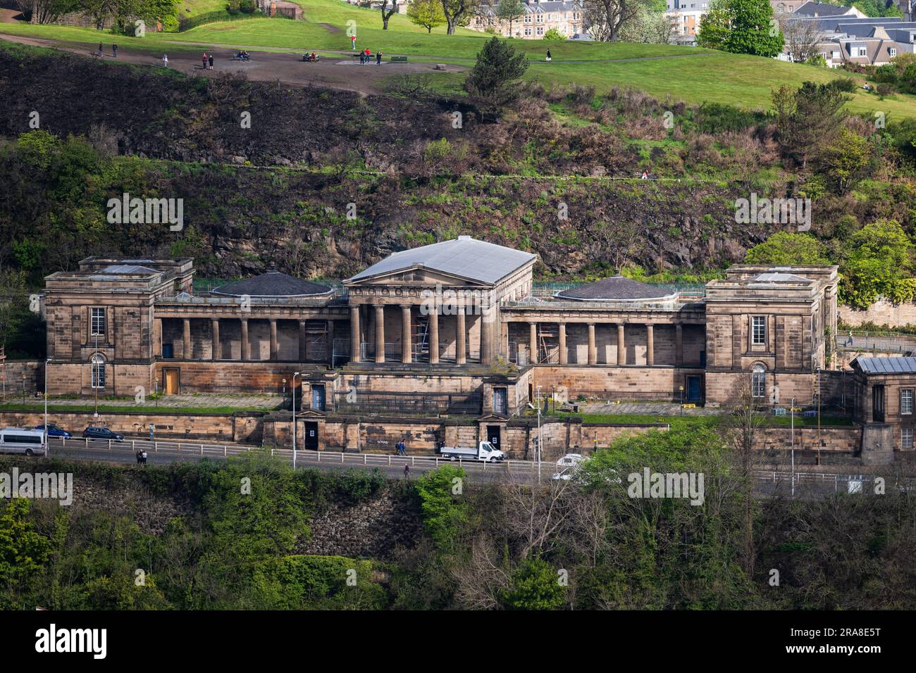 Old Royal High School o New Parliament House, edificio neoclassico del XIX secolo su Calton Hill nella città di Edimburgo, Scozia, Regno Unito. Foto Stock