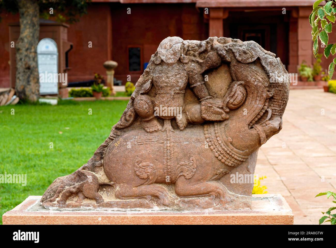 Una scultura nel complesso del tempio di Durga ad Aihole, Karnataka, India meridionale, Asia Foto Stock