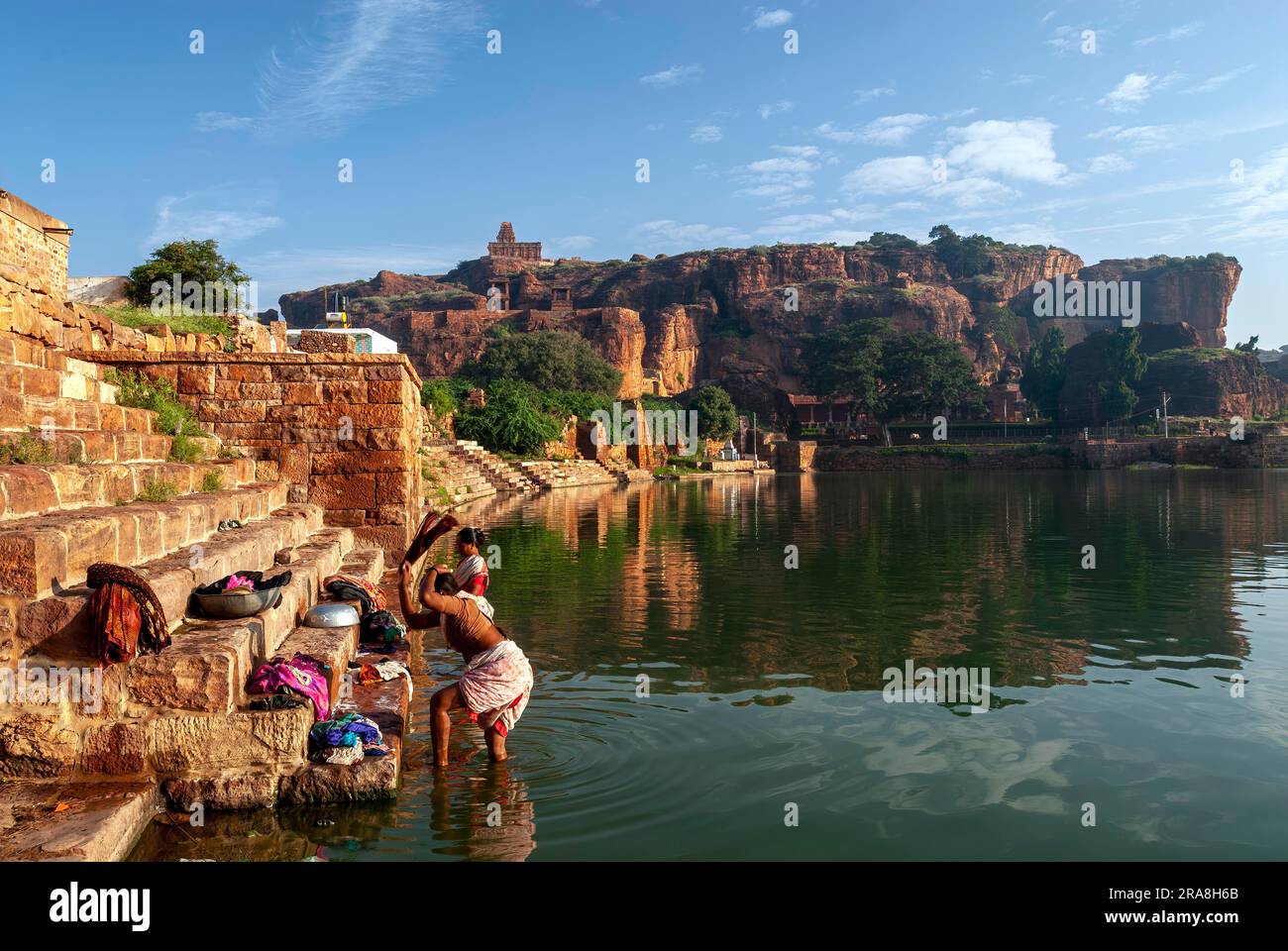 Lago Agastya a Badami, Karnataka, India meridionale, India, Asia Foto Stock