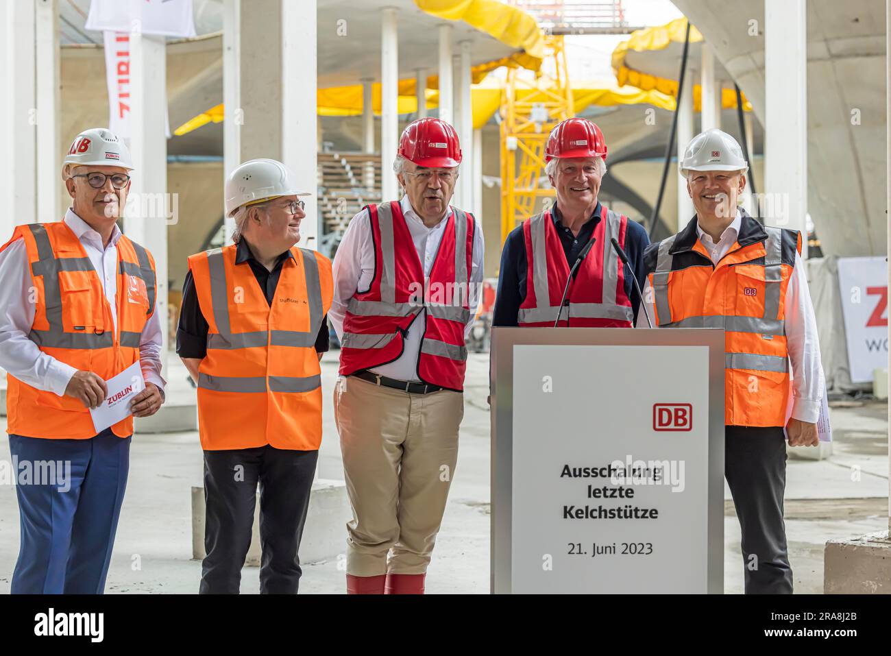 Stephan Keinath (membro del Consiglio di amministrazione ed. Zueblin AG), Peter Paetzold (Sindaco di Stoccarda), Prof. Werner Sobek (ingegnere strutturale), Christoph Foto Stock