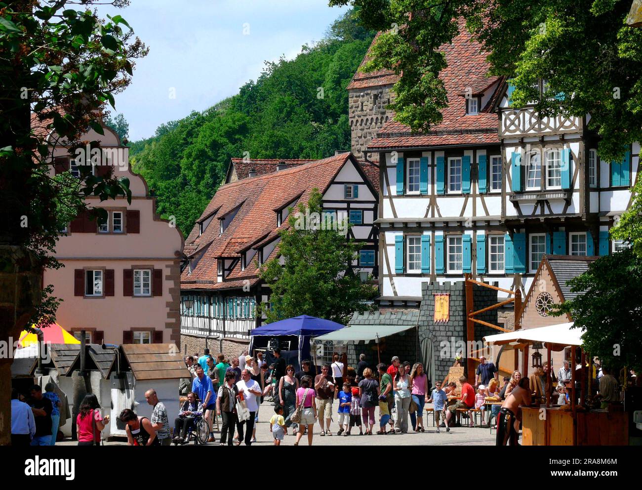 Monastero di Maulbronn, antico mercato nel cortile del monastero, arte e artigianato, cortile del monastero Foto Stock