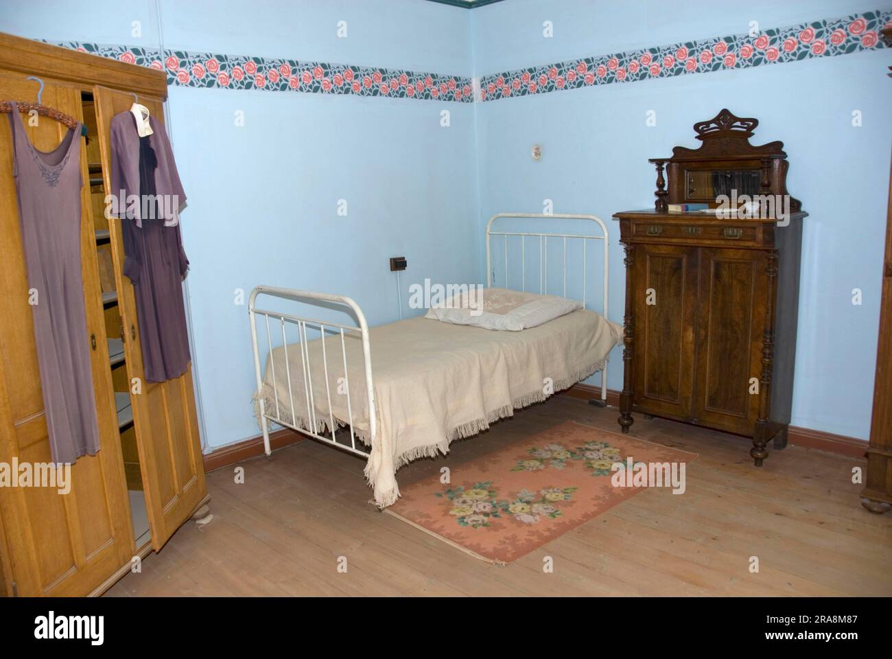 Camera da letto, Kolmanskop, Kolmanskop, Ghost Town, Luederitz, Namibia Foto Stock