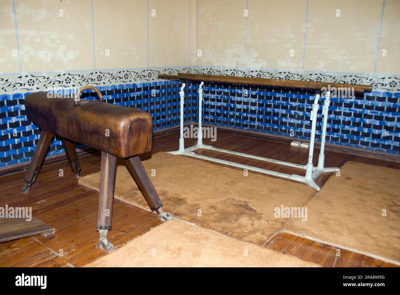 Attrezzature per ginnastica, attrezzature sportive, Kolmanskop, Kolmanskop, città fantasma, Luederitz, Namibia Foto Stock