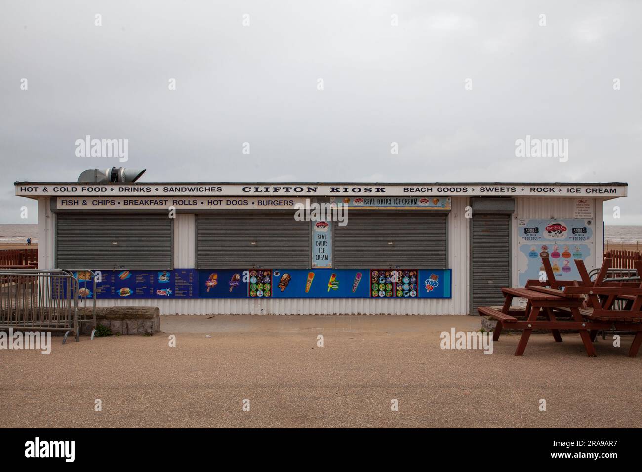 Una gelateria chiusa, a Weston Super Mare Foto Stock