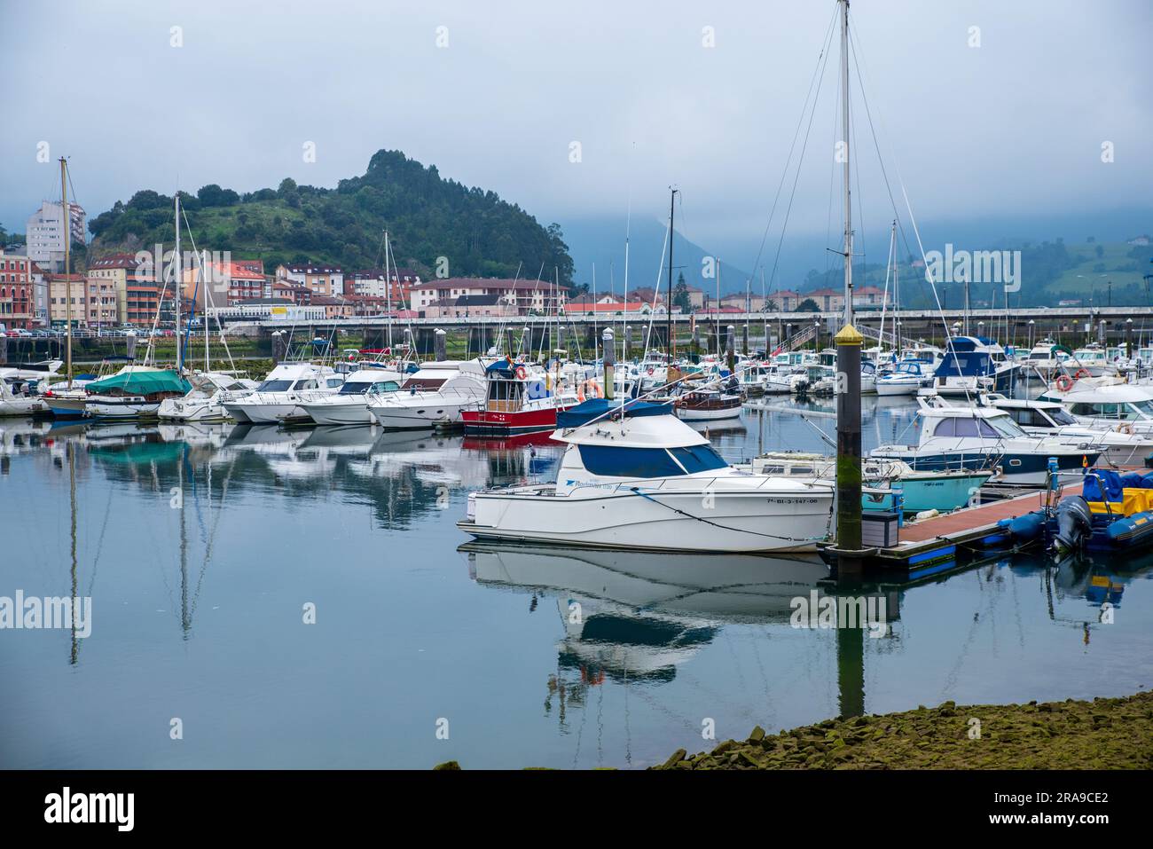 Vista sul porticciolo di Ribadesella nel nord della Spagna Foto Stock