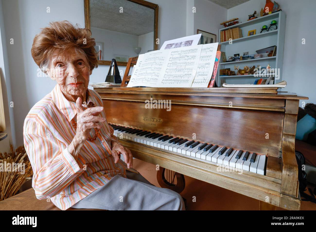 COLETTE, PIANISTA LABIRINTO DI 109 ANNI, PUBBLICA UN NUOVO DISCO Foto Stock