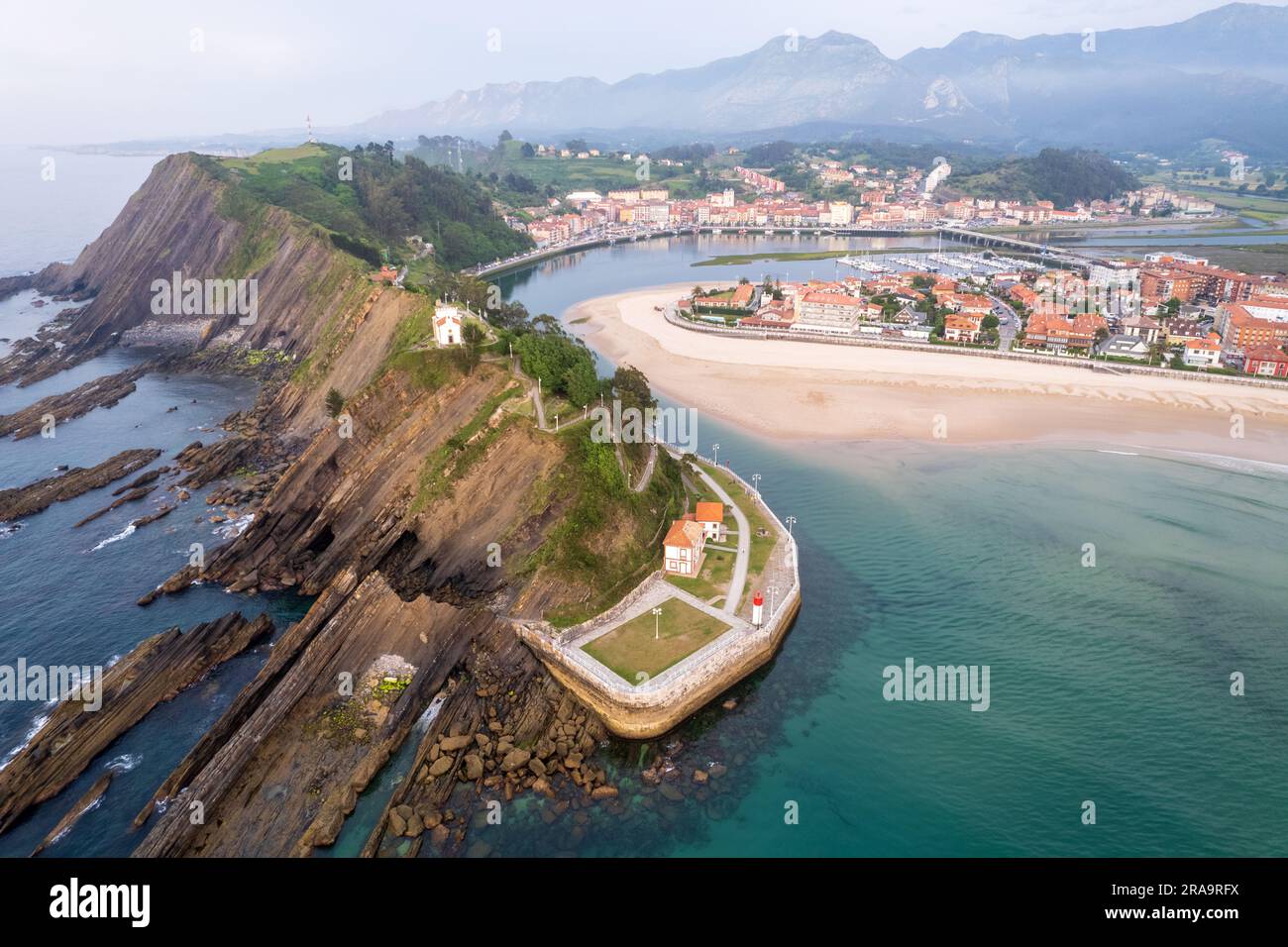 Vista aerea del Monte Corberu a Ribadesella, nel nord della Spagna Foto Stock