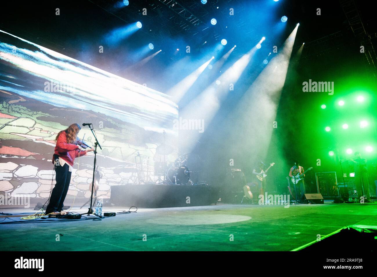 Roskilde, Danimarca. 1 luglio 2023. La band indie rock inglese Black Country, New Road esegue un concerto dal vivo durante il festival di musica danese Roskilde Festival 2023 a Roskilde. Qui la musicista Georgia Ellery è vista dal vivo sul palco. (Foto: Gonzales Photo/Alamy Live News Foto Stock