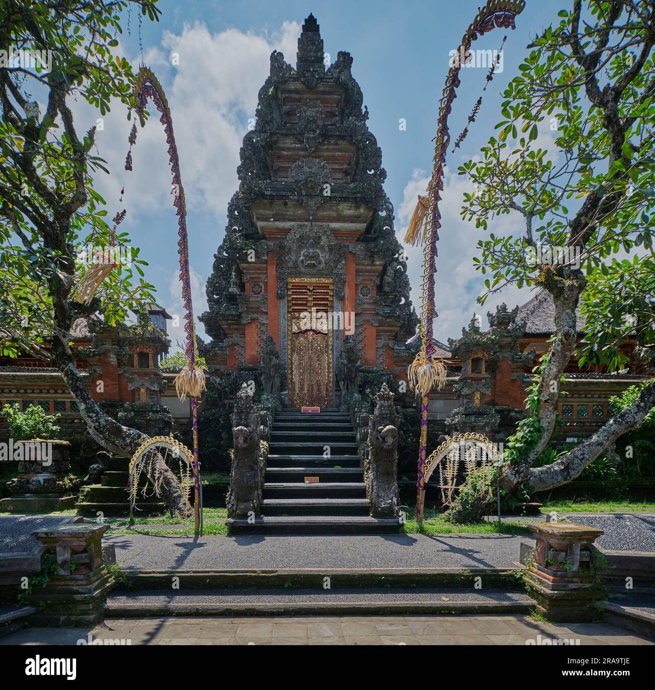 Pura Taman Saraswati, noto anche come Palazzo dell'acqua di Ubud, è un tempio indù balinese a Ubud, Bali, Indonesia. Dedicato alla dea Sarasvati Foto Stock