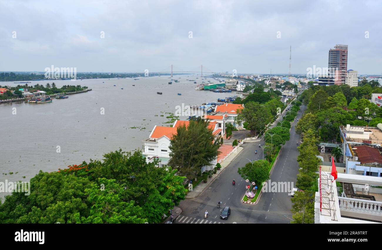 My Tho, Vietnam, 17 giugno 2023. Paesaggio del fiume Mekong nella città di My Tho, provincia di Tien Giang, Vietnam. Foto Stock