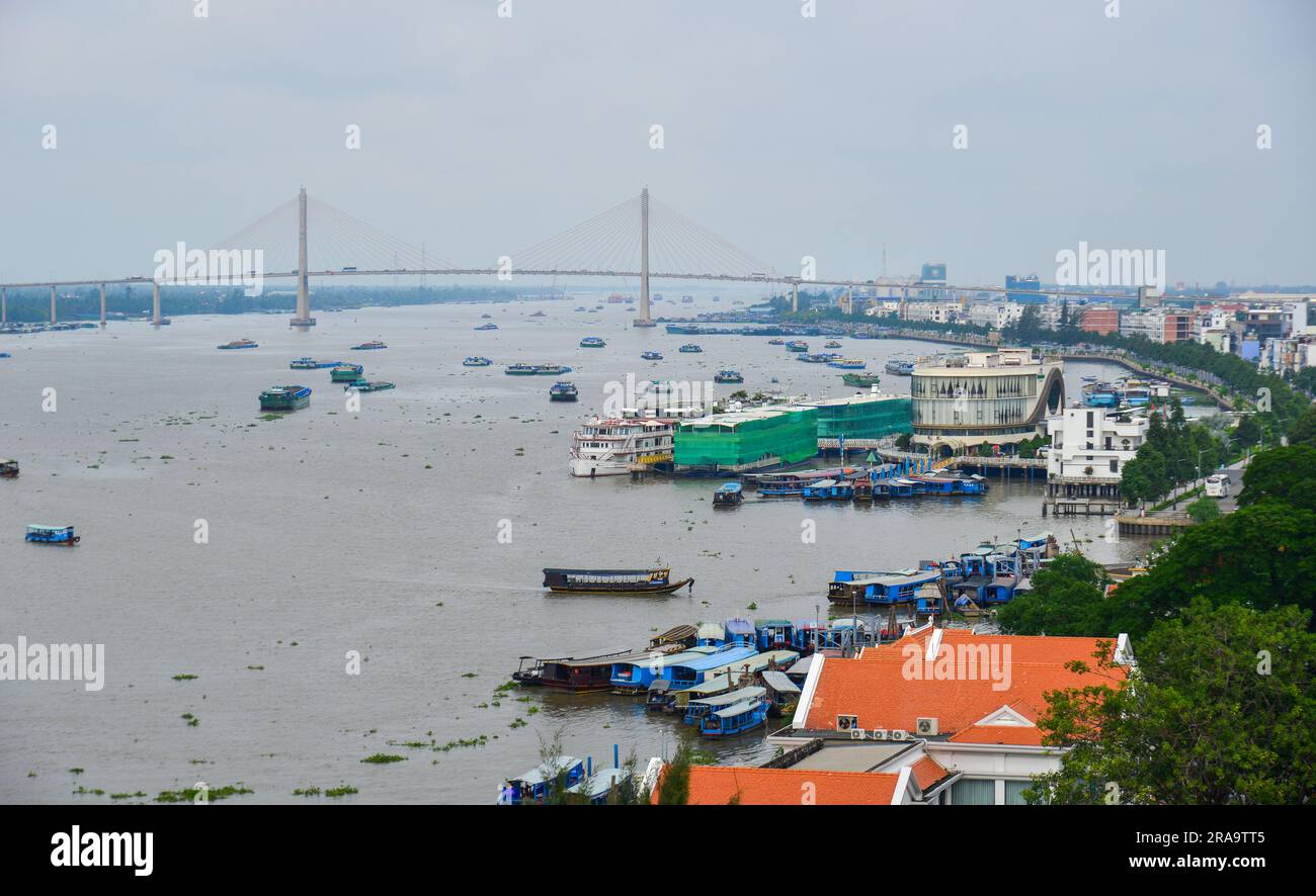 My Tho, Vietnam, 17 giugno 2023. Paesaggio del fiume Mekong nella città di My Tho, provincia di Tien Giang, Vietnam. Foto Stock