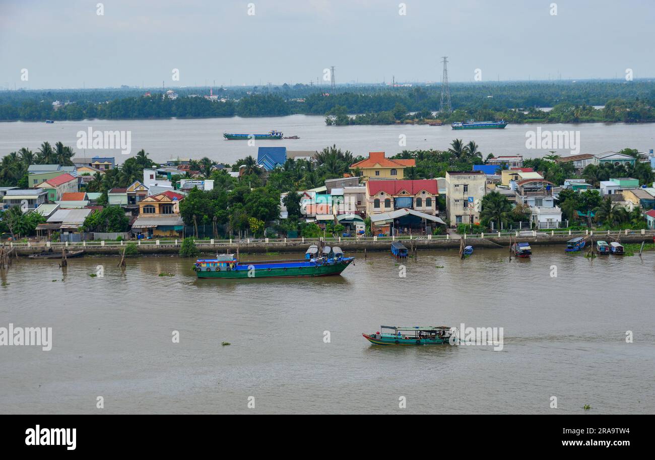 My Tho, Vietnam, 17 giugno 2023. Paesaggio del fiume Mekong nella città di My Tho, provincia di Tien Giang, Vietnam. Foto Stock