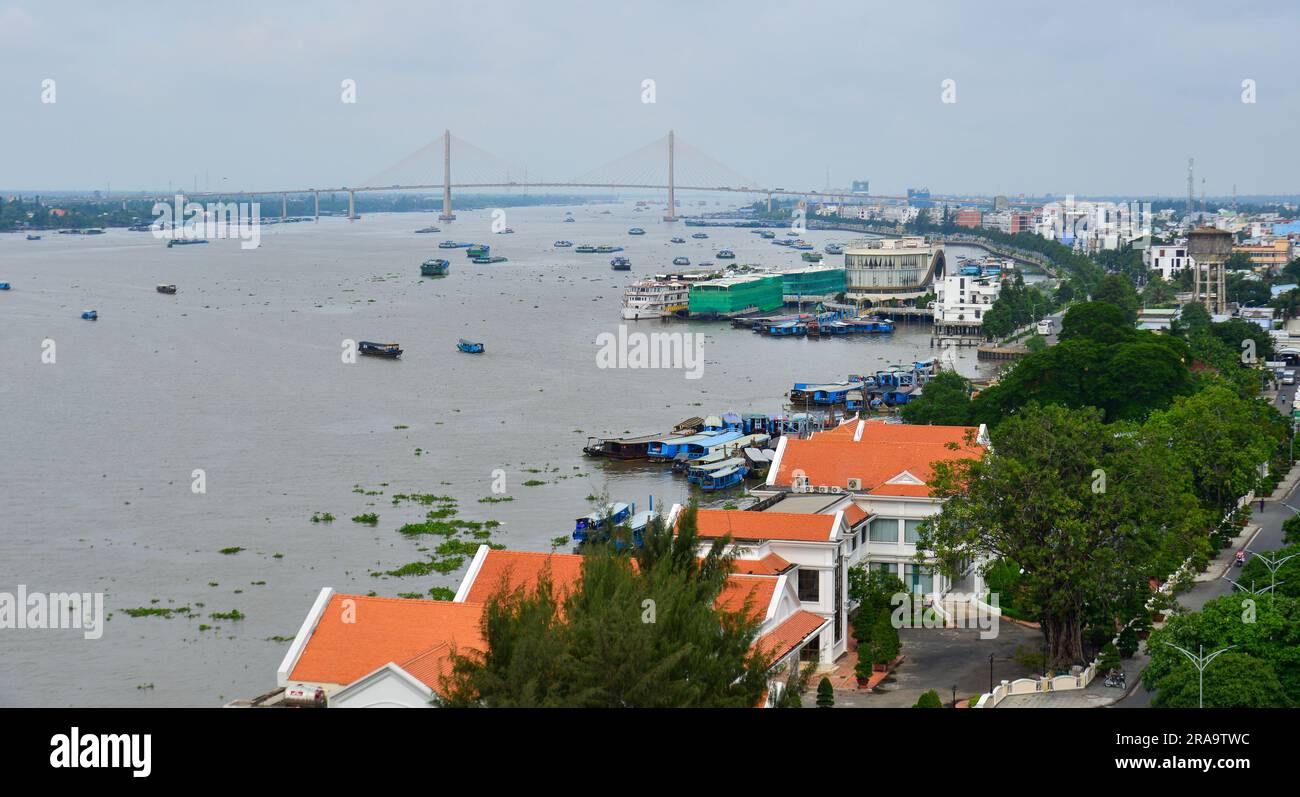 My Tho, Vietnam, 17 giugno 2023. Paesaggio del fiume Mekong nella città di My Tho, provincia di Tien Giang, Vietnam. Foto Stock