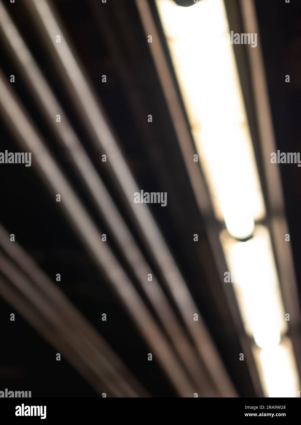 Luci della metropolitana di New York City nel tunnel alla stazione di Rockefeller Foto Stock