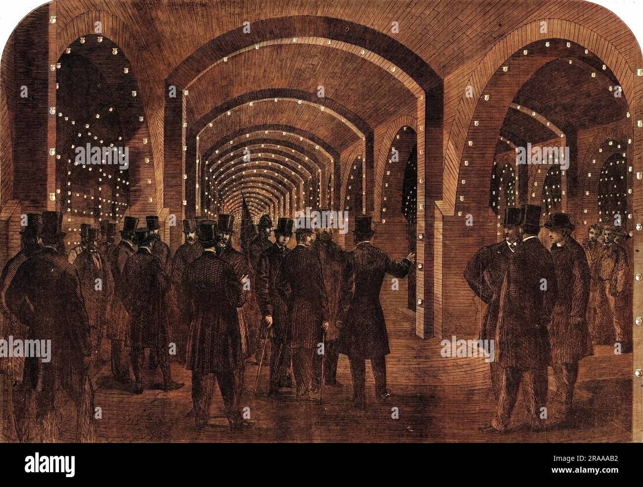 All'interno del serbatoio sotterraneo del Metropolitan Main Drainage Works a Crossness nel 1865. Questa immagine mostra il serbatoio illuminato per l'apertura ufficiale da parte del principe di Galles (poi re Edoardo VII) in quell'anno. I lavori di drenaggio a Crossness (ora noti anche come Crossness Pumping Station costruita da Sir Joseph Bazalgette come parte del sistema di drenaggio di Londra. Data: 1865 Foto Stock